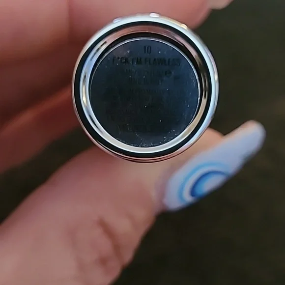 Concealer - Picture 3 of 4